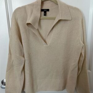 Aqua Women's V-Neck Cream Sweater